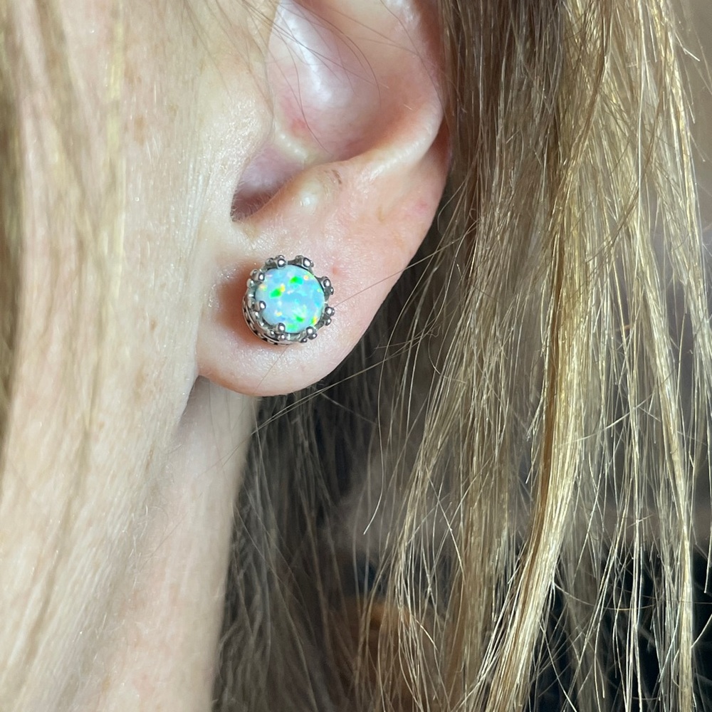 NEW! 2ct Opal Fire Earrings in gift box!!